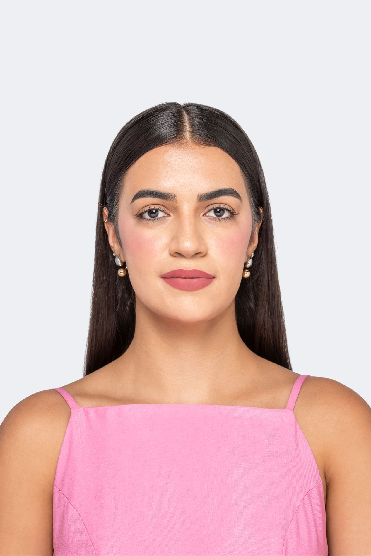 RAI_Modelo_02---3_b2_15088_-batom-Rosa-Quente---blush-2